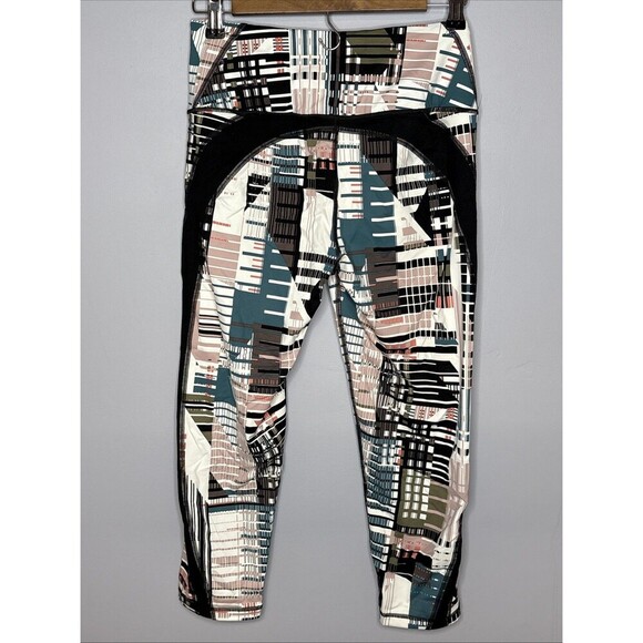 Victoria Sport Medium Multicolor Knockout Capri Leggings Womens - Picture 8 of 8
